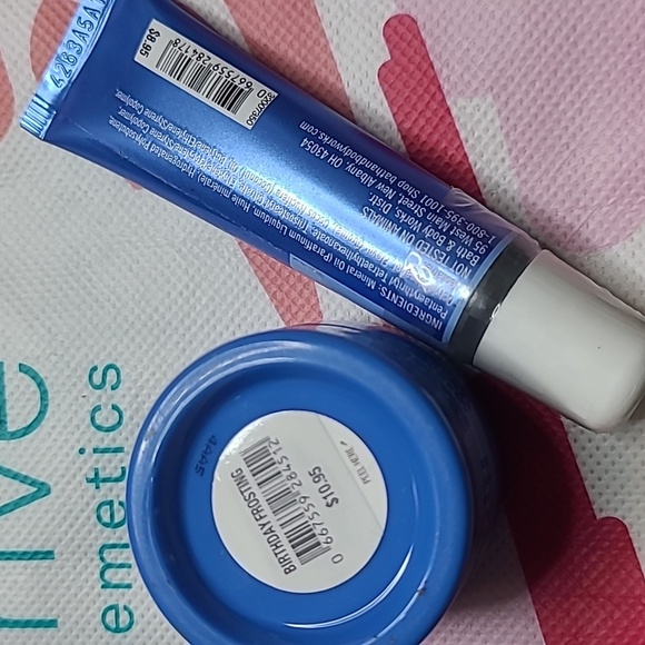 7 Piece Makeup Bundle - Picture 3 of 8